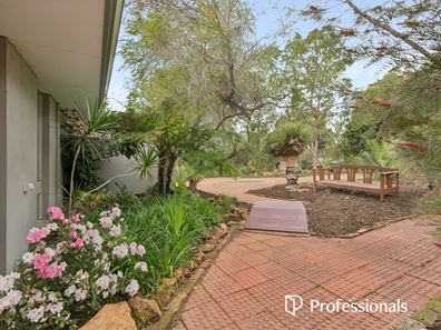 1 Hummerston Road, Kalamunda WA 6076