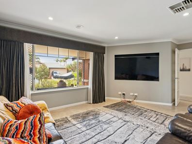 12 Tipuana Place, Thornlie WA 6108
