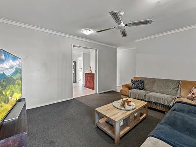 19 Varley Crescent, Cooloongup WA 6168