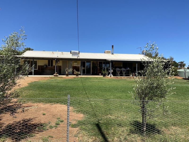 11 Fourth Avenue, Northampton WA 6535