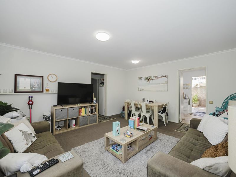 2/4 Freshwater Parade, Claremont WA 6010