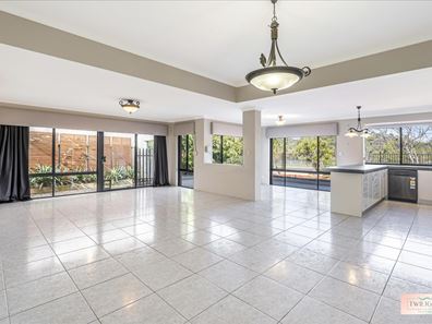 2 Hermitage Street, Dudley Park WA 6210