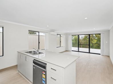 9A Baring Road, Parmelia WA 6167