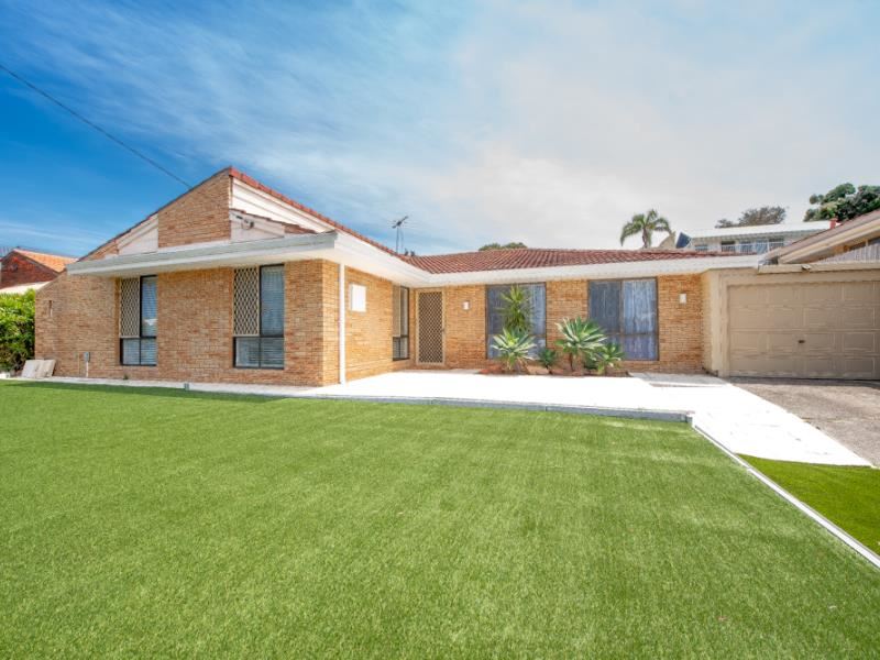 89 MULLALOO DRIVE, Mullaloo