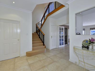 2 Leeuwin Place, Halls Head WA 6210
