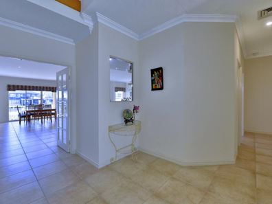 2 Leeuwin Place, Halls Head WA 6210