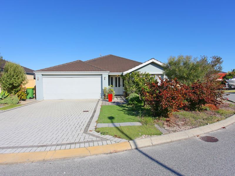8 Dupont Way, Canning Vale WA 6155