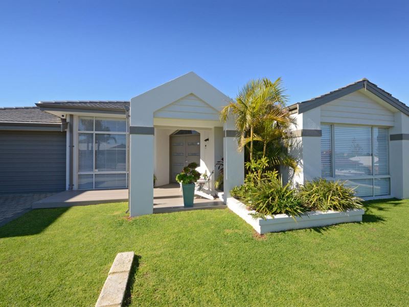 18 Holyhead Green, Mindarie WA 6030