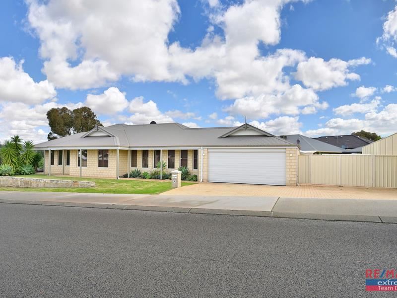 11 Westwood Meander, Carramar