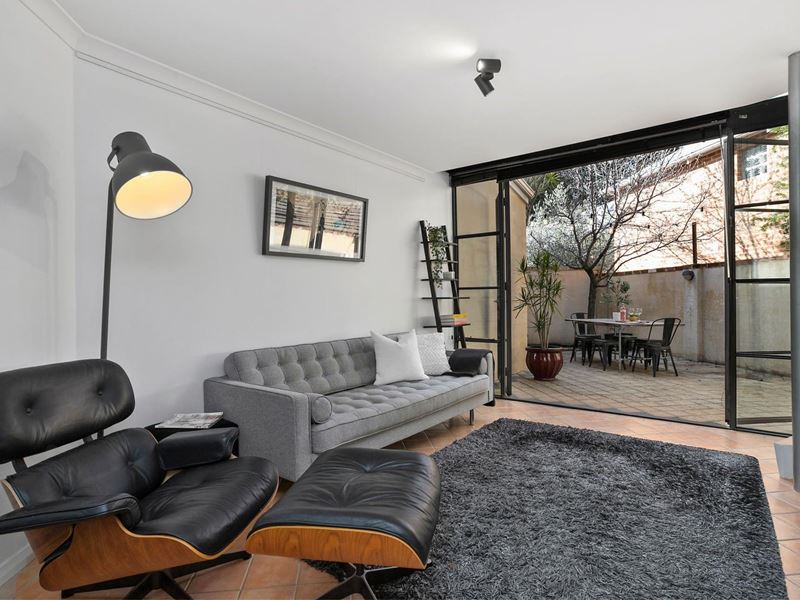 2/4 Court Place, Subiaco