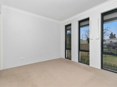 15 Muscari Close, Seville Grove WA 6112