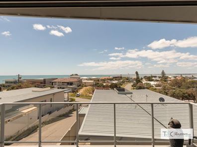 21C Oversby Street, Halls Head WA 6210
