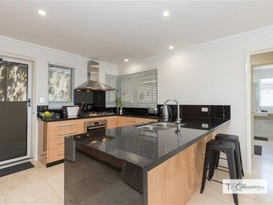 21C Oversby Street, Halls Head WA 6210