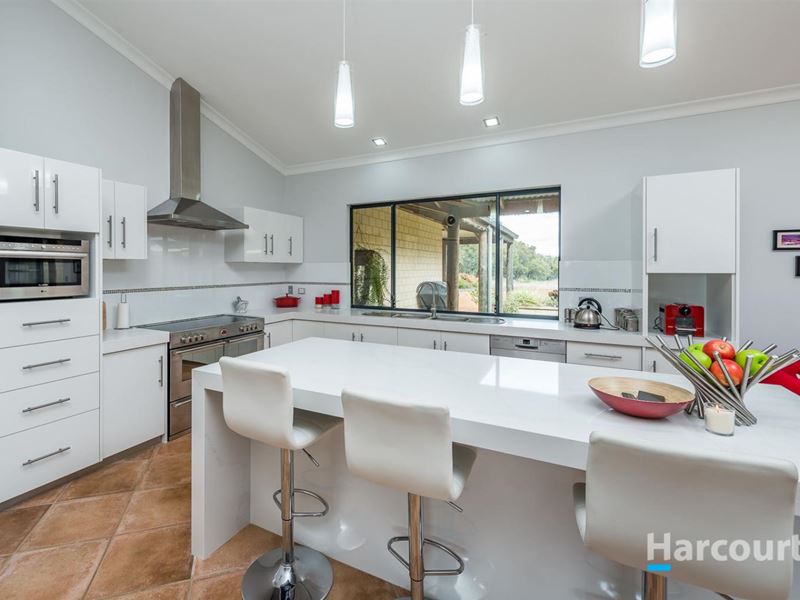 16 Hakea Pass, Lower Chittering