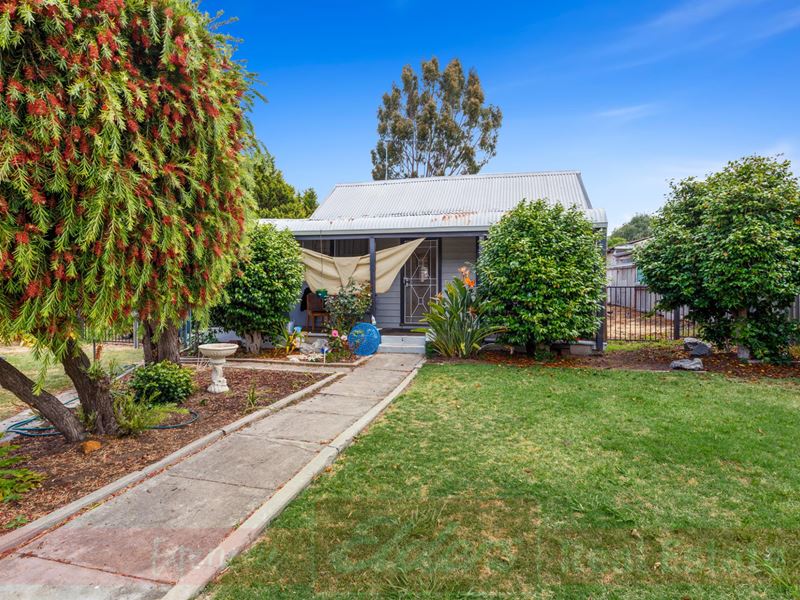 29 Coombes Street, Collie