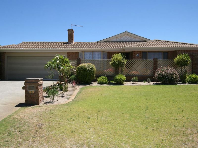 4 Fernando Place, Safety Bay WA 6169