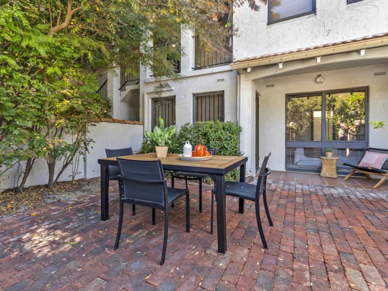 2/304 Cambridge Street, Wembley