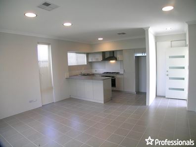 2/18 WHINHILL LOOP, Baldivis WA 6171