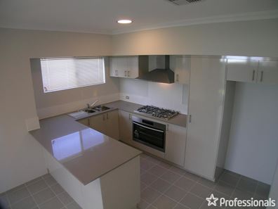 2/18 WHINHILL LOOP, Baldivis WA 6171