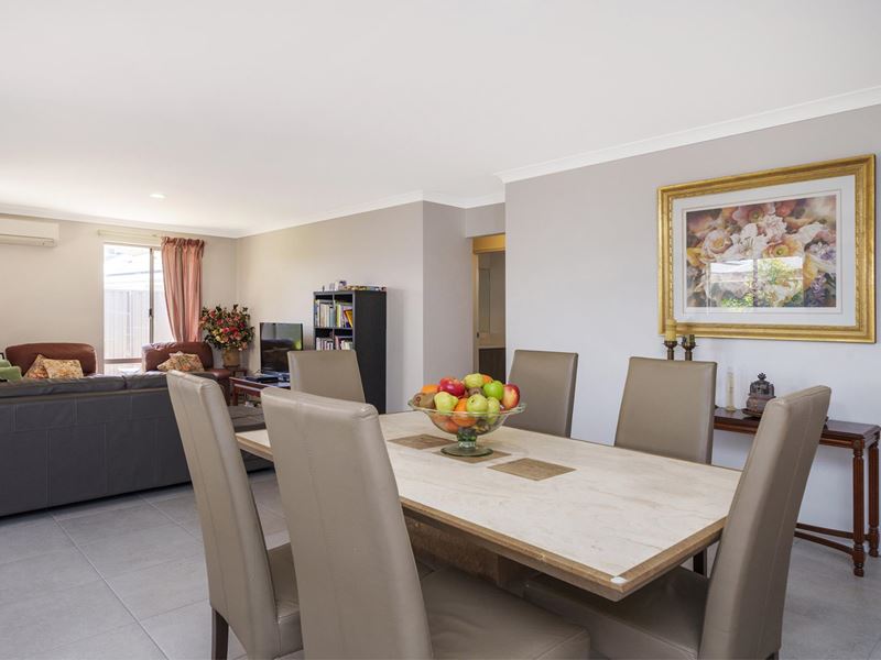5 Rivelin Way, Aveley