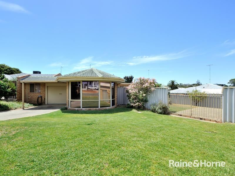 1/2 Grange Court, Halls Head WA 6210