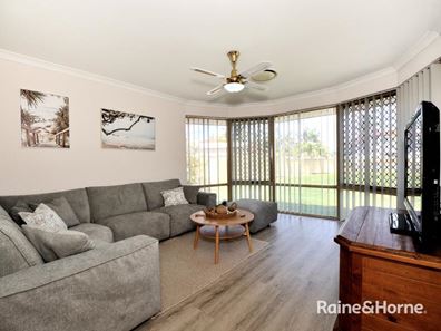 1/2 Grange Court, Halls Head WA 6210