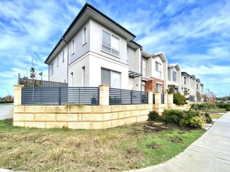 64 Strinesdale Boulevard, Aveley