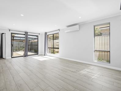 11 Sweetgum Way, Piara Waters WA 6112