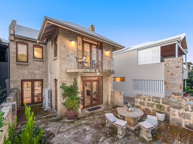 8 John Street, North Fremantle WA 6159