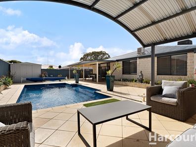 16 Peron Place, San Remo WA 6210