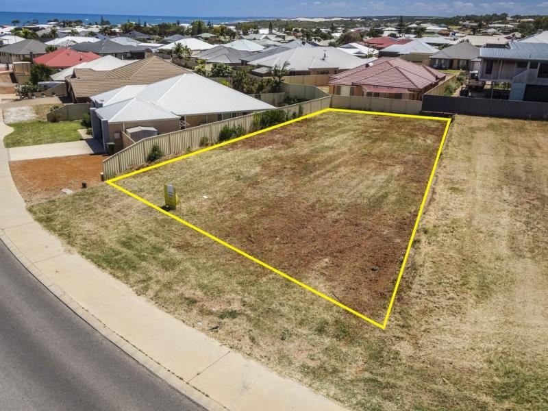 33 Reef Boulevard, Drummond Cove WA 6532