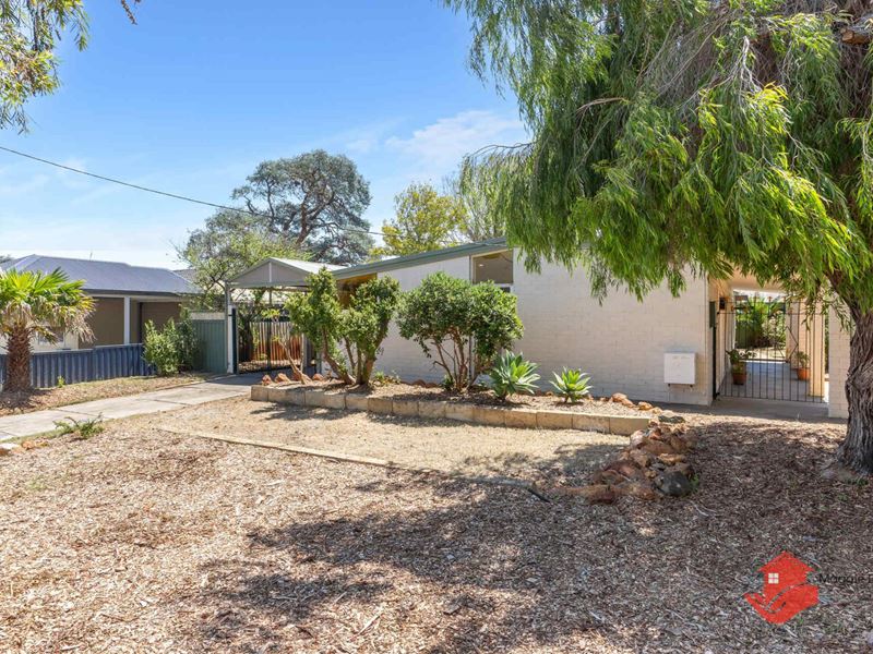 23 Banksia  Road, Camillo WA 6111