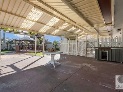 15 Seville Drive, Seville Grove WA 6112