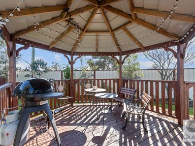 15 Seville Drive, Seville Grove WA 6112