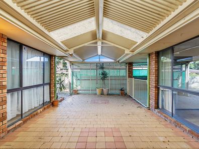 15 Tennyson Avenue, Halls Head WA 6210