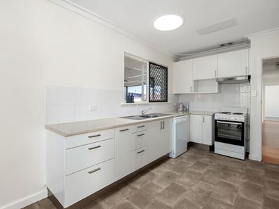 28 Lindy Way, Camillo WA 6111