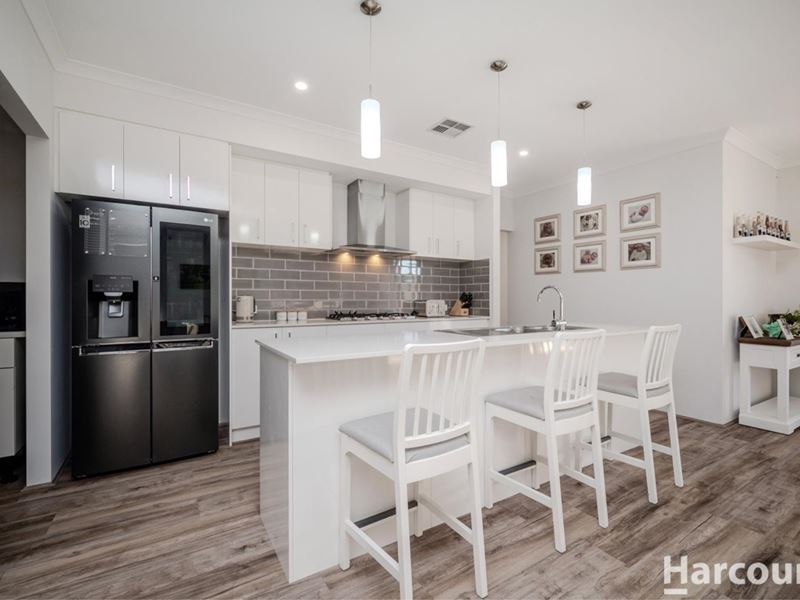 11 Parkside Street, Yanchep WA 6035
