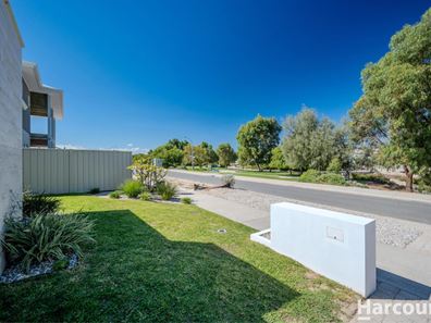 11 Parkside Street, Yanchep WA 6035