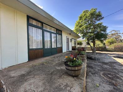 66 Absolon Street, Dumbleyung WA 6350