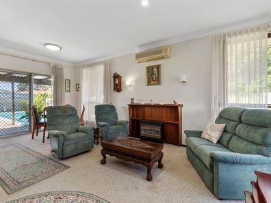 30 Glencairn Way, Parkwood WA 6147