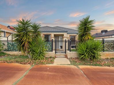 4 Homestead Drive, Clarkson WA 6030