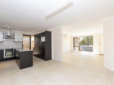 4 Cowlishaw Rise, Parmelia WA 6167