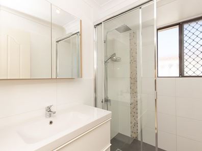 4 Cowlishaw Rise, Parmelia WA 6167