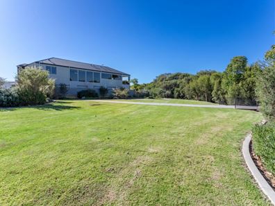 25 Grasby Way, Piara Waters WA 6112