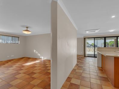 16 Gellibrand Road, Orelia WA 6167