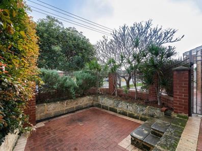 2/2 Cornelian Street, Scarborough WA 6019