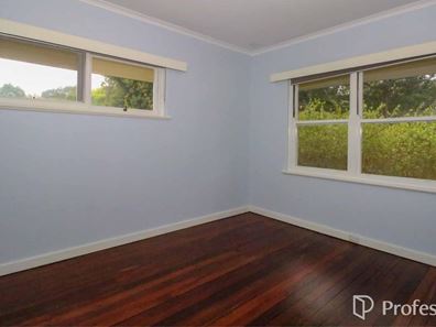 121 Derry Ave, Mount Nasura WA 6112