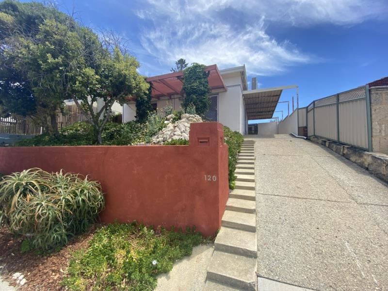 120 Arnott Street, Trigg WA 6029