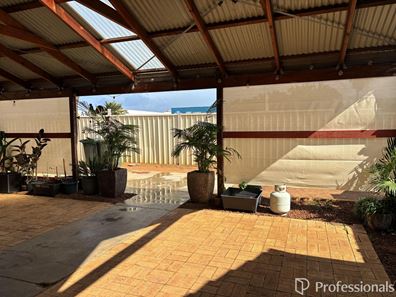 202B First Street, Wonthella WA 6530