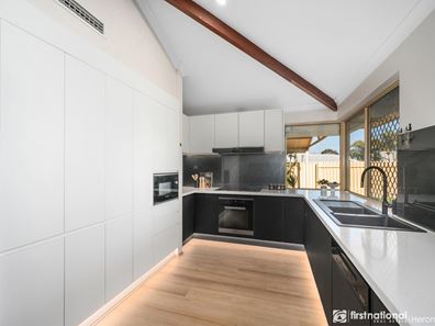 7 Sellen Court, Leeming WA 6149